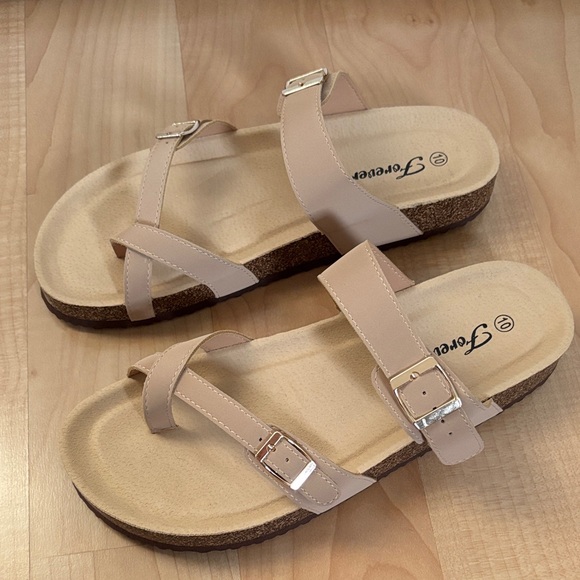 Women’s Beige Cross-Strap Sandals Size 10 - Picture 2 of 5